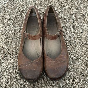 Women’s Danskin Size 9 Brown Shoes with Strap